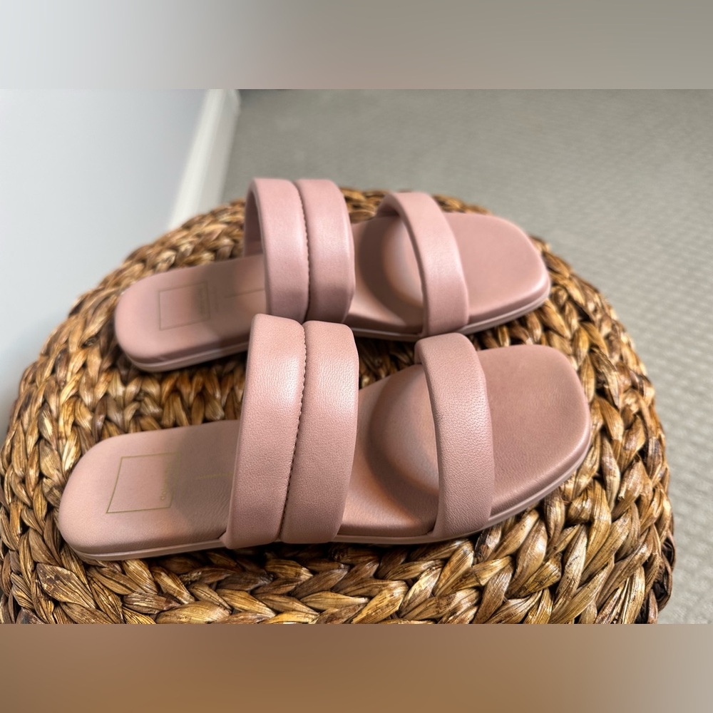 NWT sz 7.5 Dolce Vita light pink rose neutral flat sandals cushion